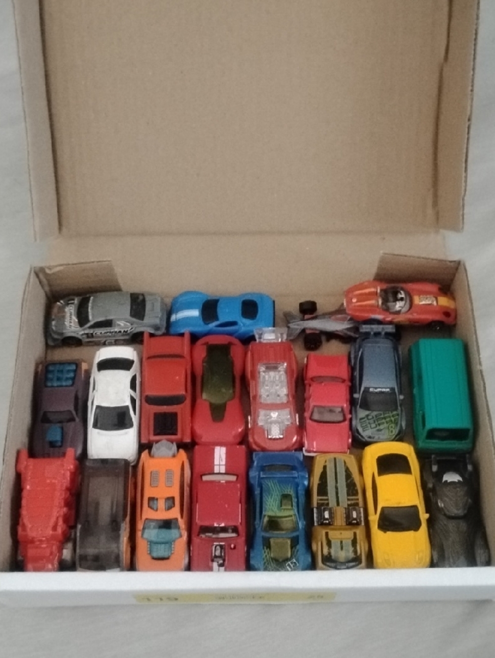 20 Kids Toy Cars - Multicolor Set Maisto, Hot Wheels, Matchbox